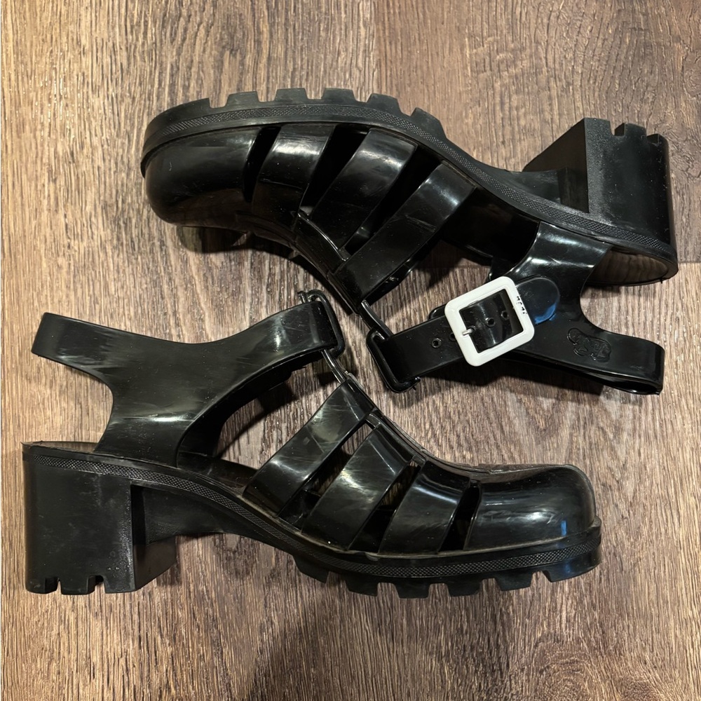 JuJu jelly shoes
Size 10 women
Gently used